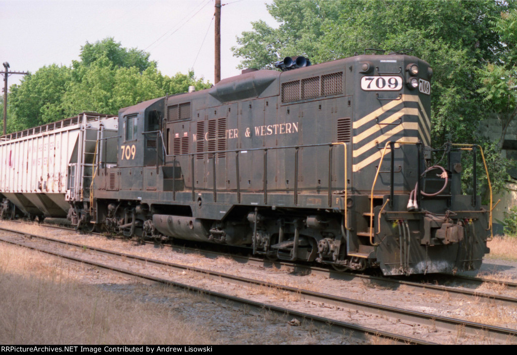 Winchester & Western GP9 709